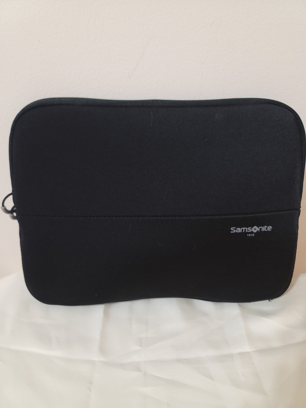 Samsonite Black Neoprene Sleeve with Top Zip